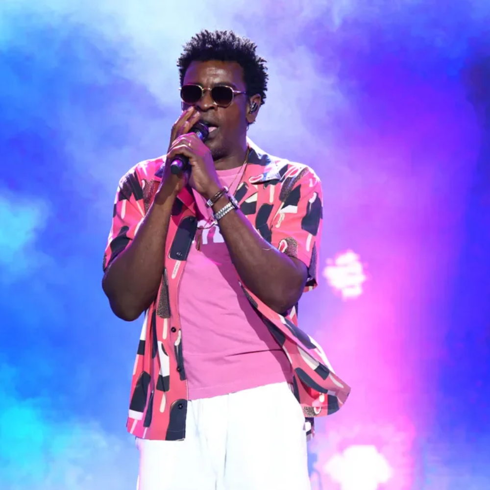 Seu Jorge em sua apresentação no The Town