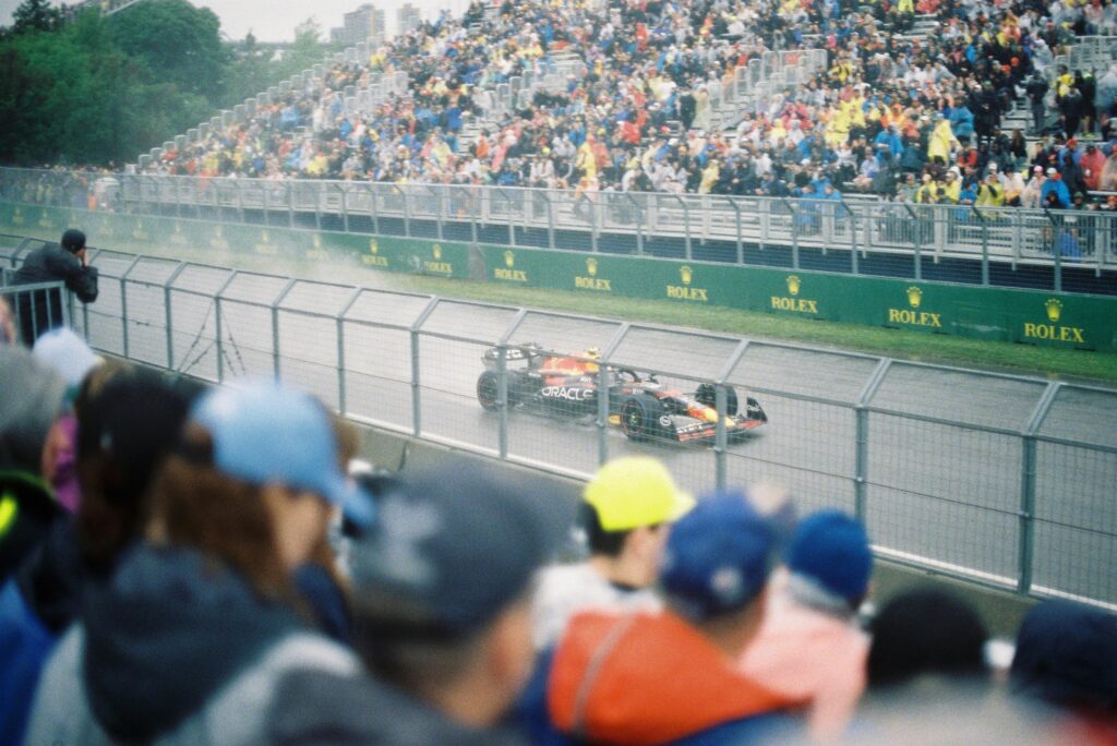aproveite o visto para os estados unidos para assistir a uma corrida da nascar cup