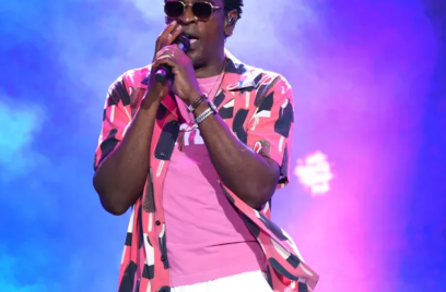 Seu Jorge em sua apresentação no The Town